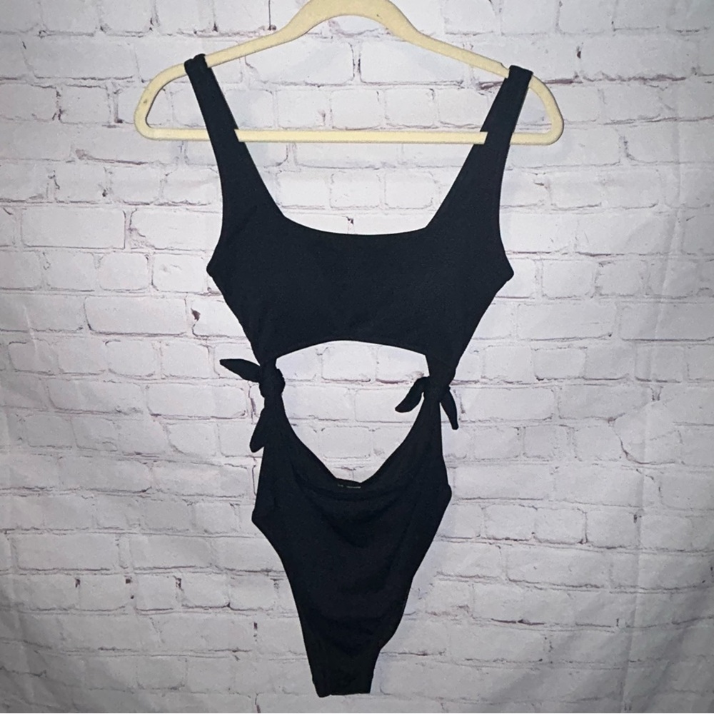 Aerie Cut-Out Swimsuit size M‎